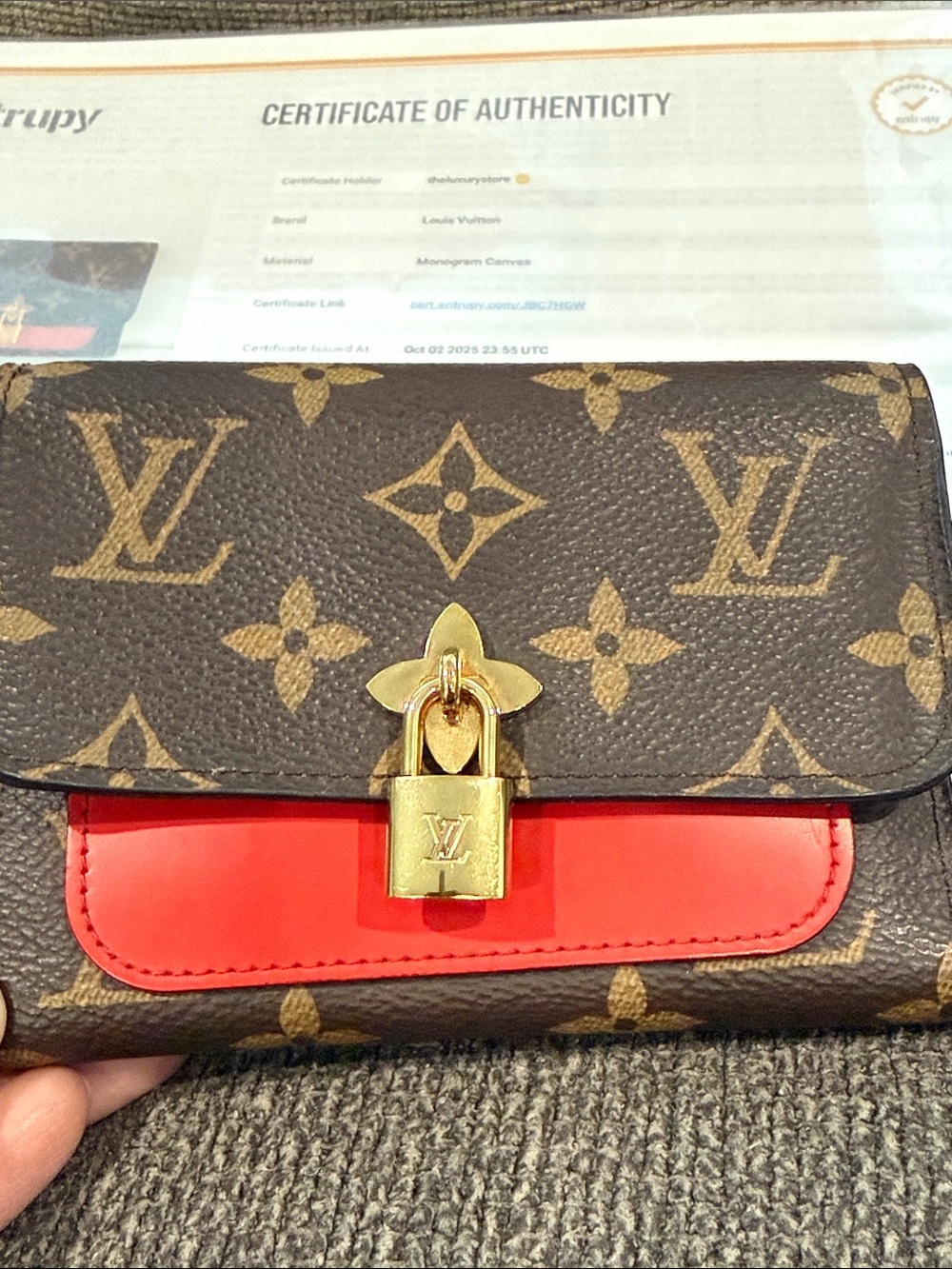 🌟 AUTHENTIC LOUIS VUITTON FLOWER LOCK COMPACT WALLET 🌟 - Picture 7 of 8